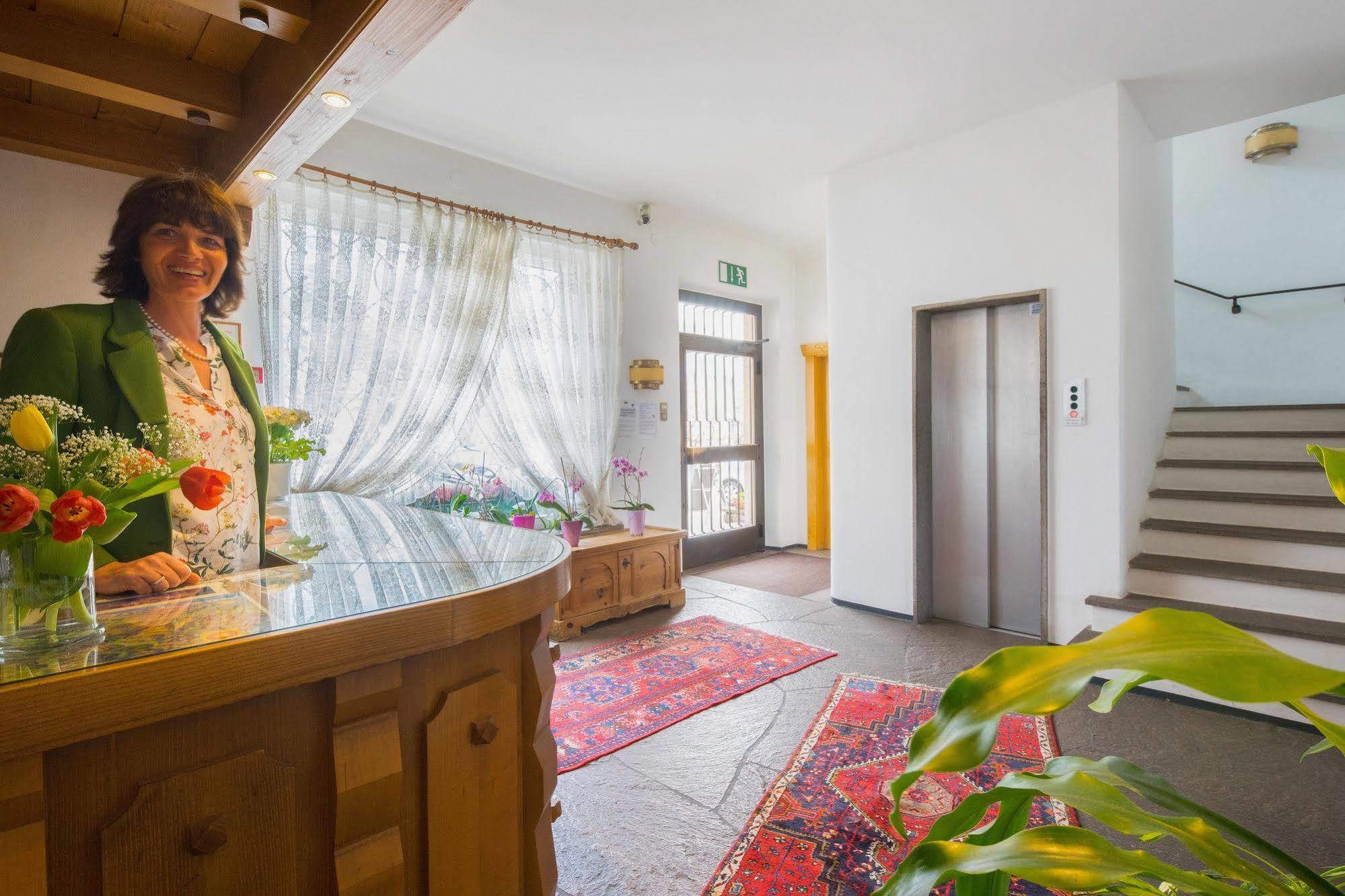 Hotel Rentschnerhof Bolzano Bagian luar foto